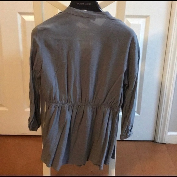 Spense Button Down Gray Top Size Small - Picture 3 of 6